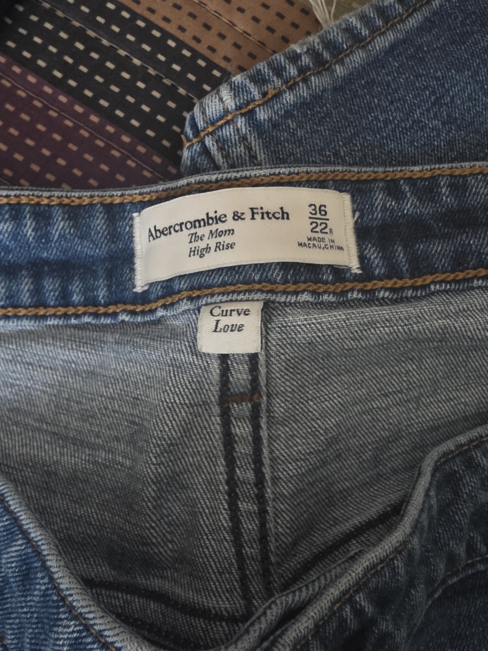 Abercrombie & Fitch The Mom High Rise Jeans - Blue Denim